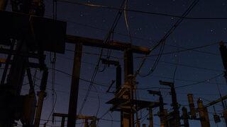 O ülke karanlığa gömüldü! Saatlerdir elektrik yok, sebebi ise...