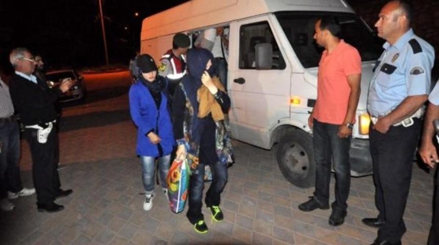 53 kaçak göçmen yakalandı