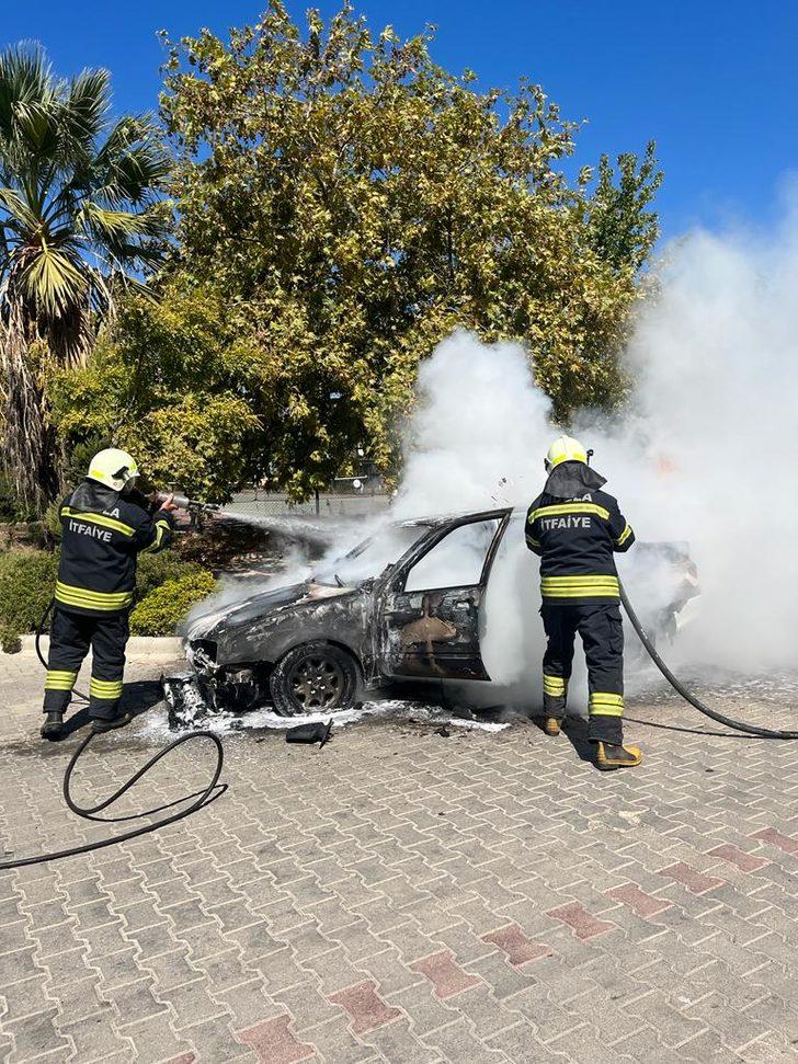 Fethiye’de seyir halindeyken alev alan otomobil yandı G3