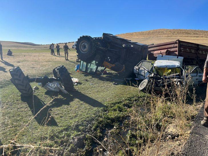 Bulanık'ta traktör ile otomobilin çarpışması sonucu 5 kişi yaralandı G2
