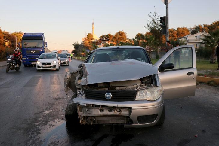 Muğla'da otomobil ile hafif ticari aracın çarpıştığı kazada 6 kişi yaralandı G2