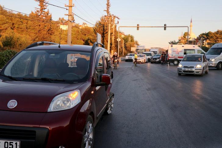 Muğla'da otomobil ile hafif ticari aracın çarpıştığı kazada 6 kişi yaralandı G3