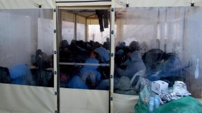 &Ccedil;eşme a&ccedil;ıklarında 55 m&uuml;lteci yakalandı