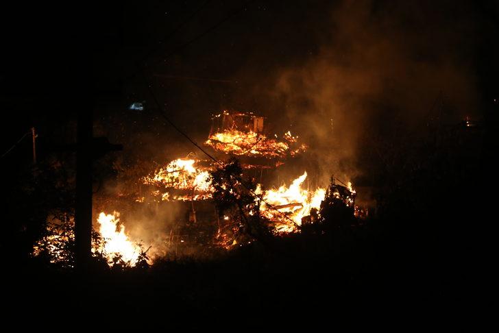 Kastamonu'da çıkan yangında 6 ev zarar gördü G2