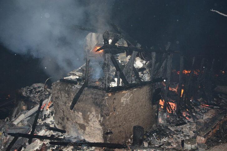 Kastamonu'da çıkan yangında 6 ev zarar gördü G3