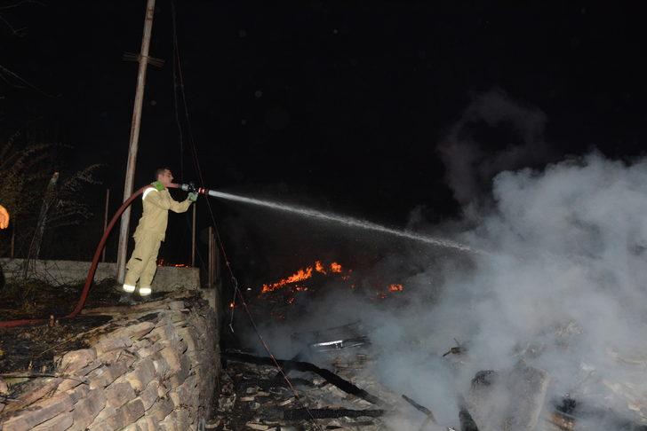 Kastamonu'da çıkan yangında 6 ev zarar gördü G5