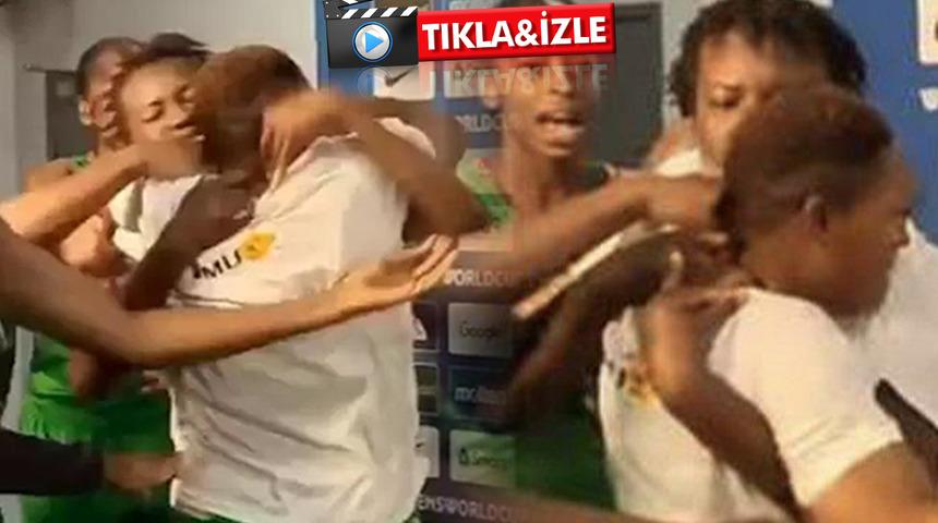 Röportaj esnasında skandal! Takım arkadaşları yumruk yumruğa birbirine girdi