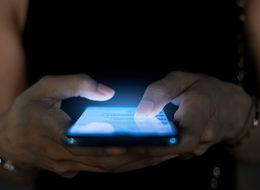 Öğrenciye vergisiz telefonda şartlar neler? Yaş sınırı, telefon modelleri... İddialar gündem yaratmıştı! Açıklama geldi, tarih belli oldu