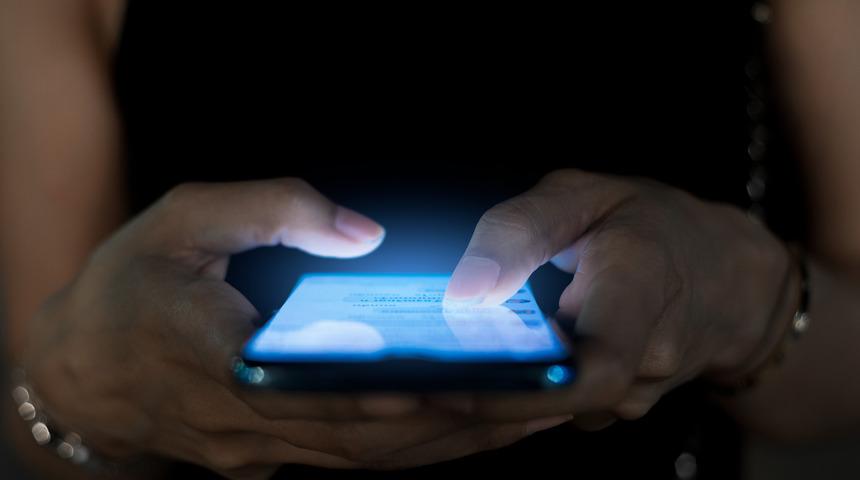 Öğrenciye vergisiz telefonda şartlar neler? Yaş sınırı, telefon modelleri... İddialar gündem yaratmıştı! Açıklama geldi, tarih belli oldu