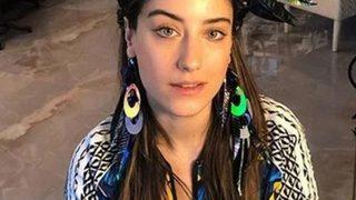 Oyuncu Hazal Kaya'nın göbek dekolteli pozuna yorum yağdı! Gün geçtikçe güzelleşiyorsun