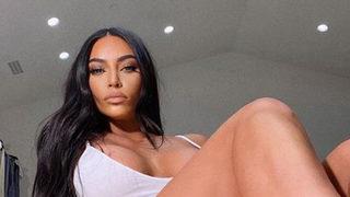 Kim Kardashian daracık elbisesiyle yürüyemeyince... Sosyal medyayı sallayan görüntü