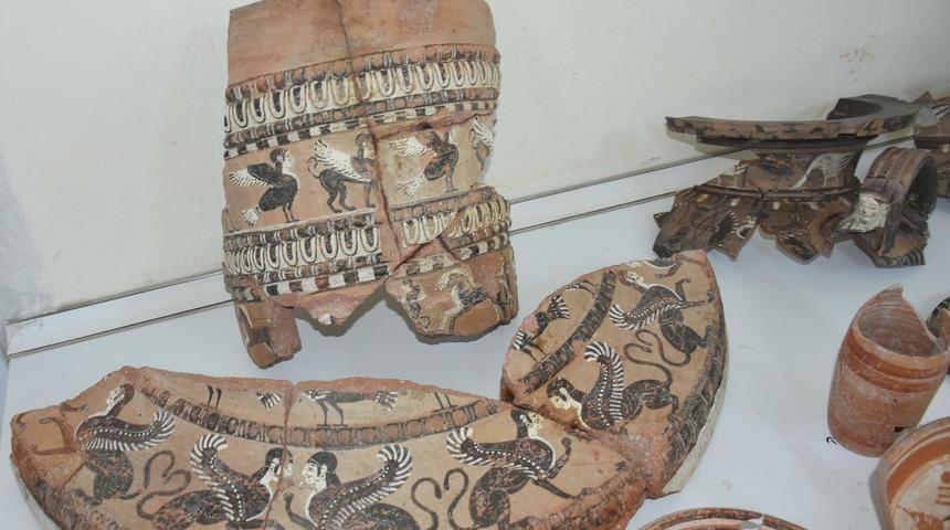 Benzeri yok... İzmir'de 2 bin 500 yıllık lavabo bulundu! Üzerindeki motifler şaşkına çevirdi