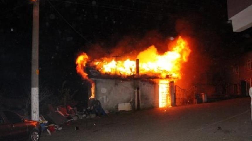 Elektrikli ısıtıcı evi yaktı