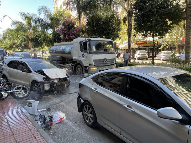 Adana'da zincirleme trafik kazasında motosiklet sürücüsü yaşamını yitirdi G3