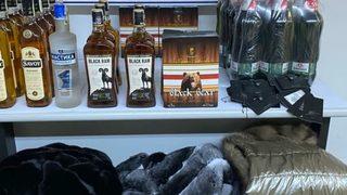 Edirne'de yurda kaçak sokulmak istenen 31 kürk ile yılan derisi ele geçirildi