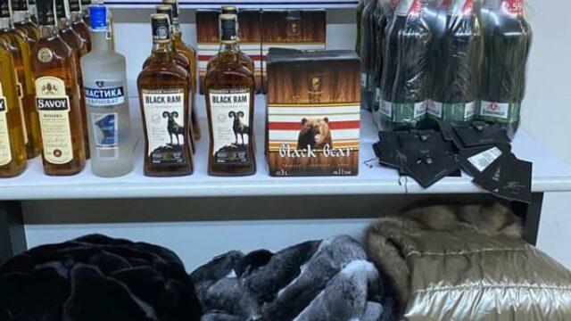 Edirne'de yurda kaçak sokulmak istenen 31 kürk ile yılan derisi ele geçirildi