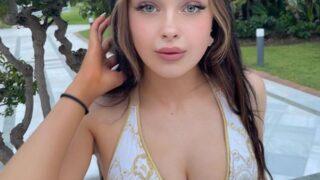 Sosyal medyadan yaptığı açıklama herkesi şaşırttı! “Havaalanında çıplak fotoğraflarımı rastgele adamlara gönderiyorum