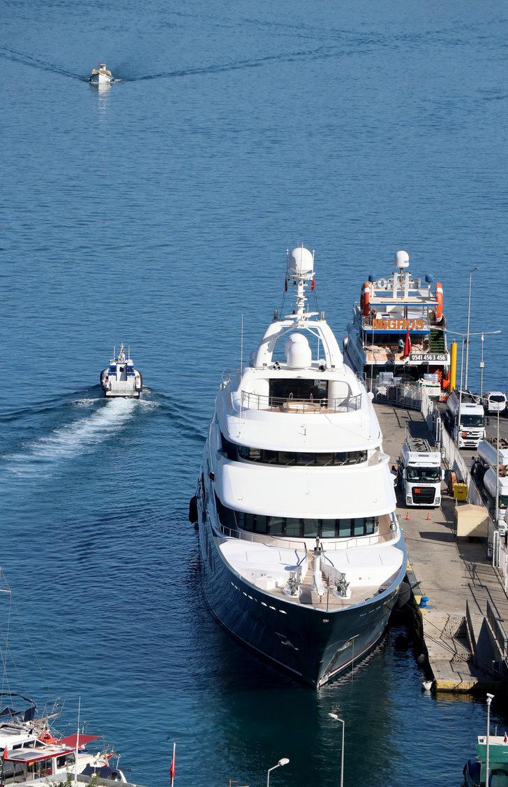 Mega yat "Titan" yakıt ikmali için Fethiye'ye geldi G2