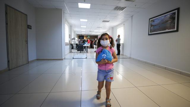 Antalya'da otizmli çocuklardan diyaliz hastalarına kum torbası desteği