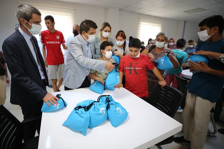 Antalya'da otizmli çocuklardan diyaliz hastalarına "kum torbası" desteği G4