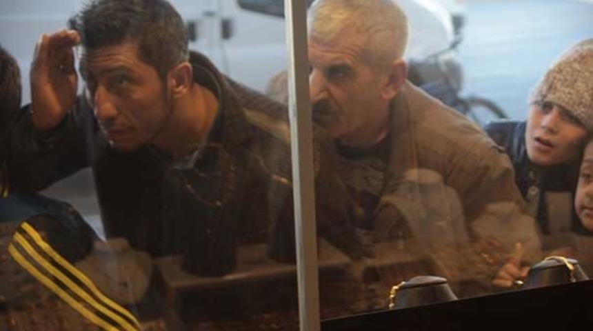 Yaşlı adamın ölümünü izlemek için sıraya girdiler