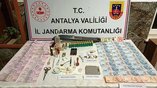 Antalya'da uyuşturucu operasyonunda 2 şüpheli yakalandı