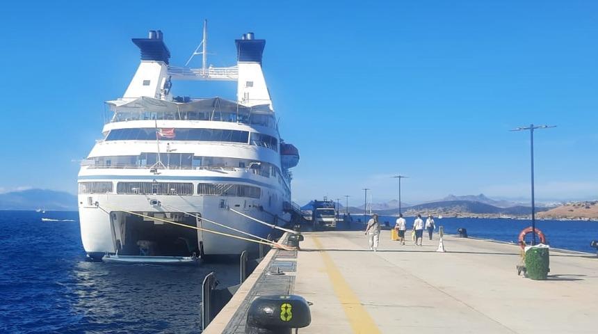 Yolcu gemisi "Star Legend"  Bodrum'a geldi