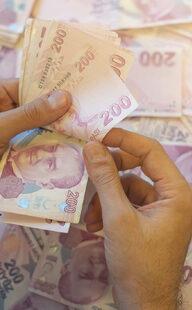 D&uuml;ş&uuml;k faizli kredi almak i&ccedil;in yarıştılar