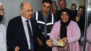 Vali Dağlı tostun fiyatını beğenmedi, lise kantincisini uyardı! Sen kendi çocuğuna bu kadar az mı veriyorsun