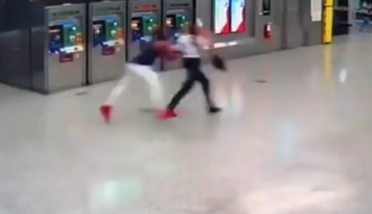 Görmezden gelinince hazmedemedi! Metrelerce arkasından koştu, yakalayınca öldüresiye dövdü G2