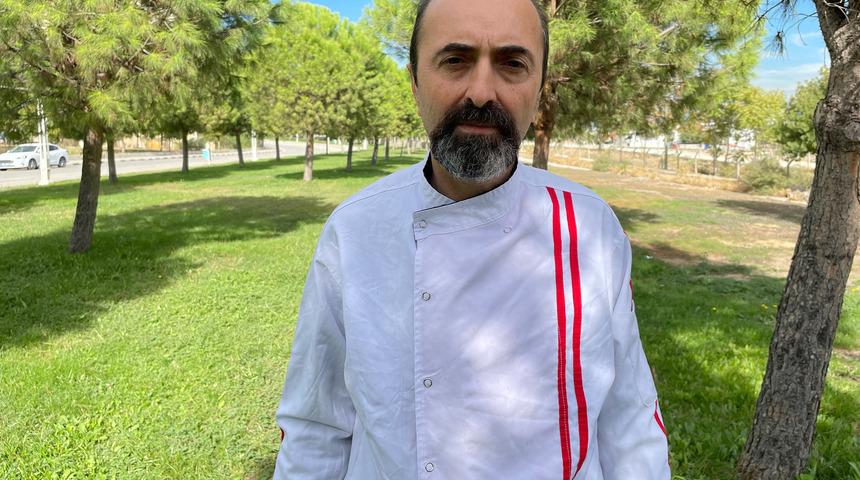 Doğaya bırakılan kızıl geyik, Spil Dağı'ndaki restoranın "müdavimi" oldu