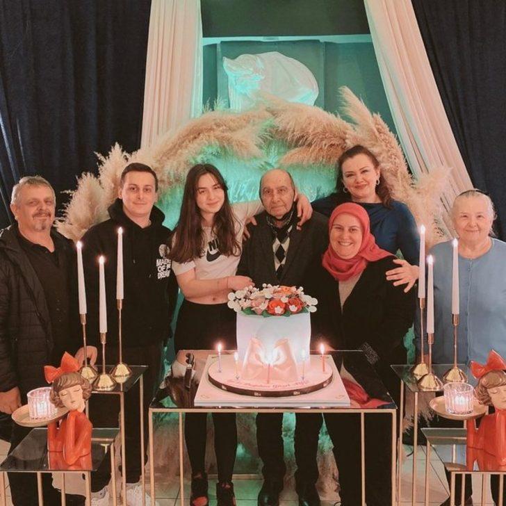 Esra Ceyhan genç kızını paylaşıp sitem etti! "Ergenlik dönemini yaşayan..." G2