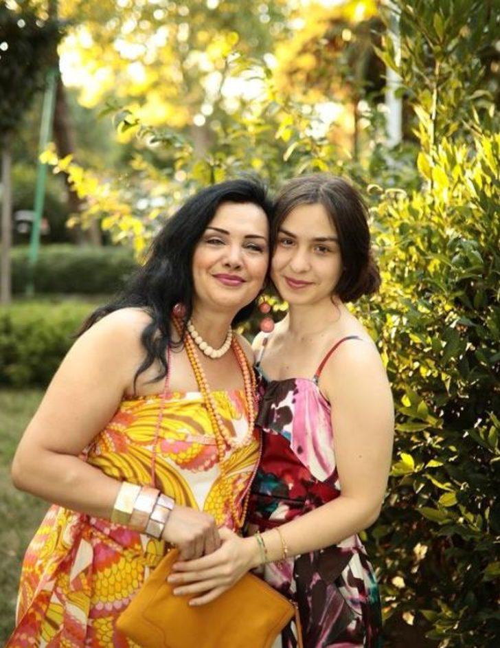 Esra Ceyhan genç kızını paylaşıp sitem etti! "Ergenlik dönemini yaşayan..." G4