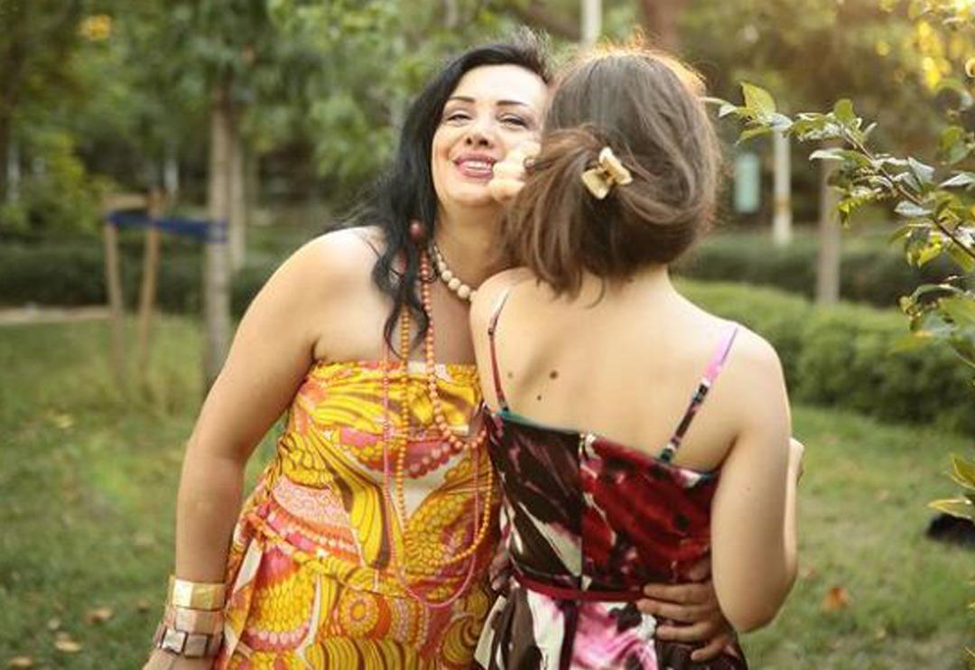 Esra Ceyhan gen&ccedil; kızını paylaşıp sitem etti! "Ergenlik d&ouml;nemini yaşayan..."