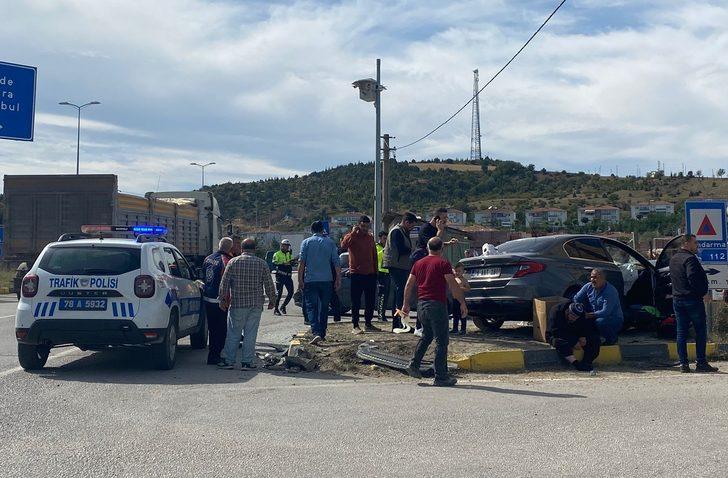 Karabük'te 2 otomobilin çarpıştığı kazada 1 kişi öldü, 6 kişi yaralandı G2
