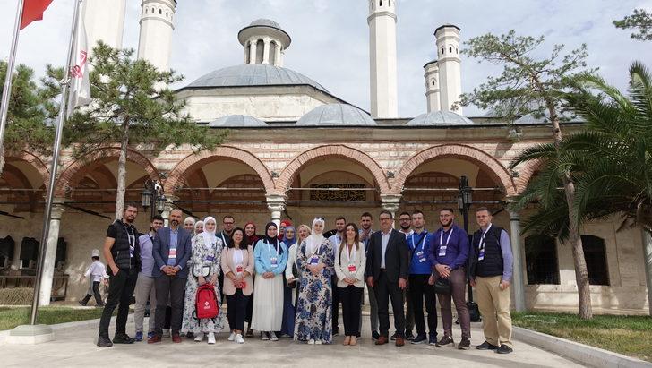 Bosna Hersekli öğrenciler Eyüp İmareti aşevi hizmetlerine katıldı G2