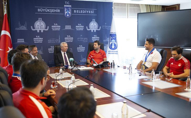 Mansur Yavaş, dünya şampiyonu Taha Akgül ve Rıza Kayaalp ile bir araya geldi G4