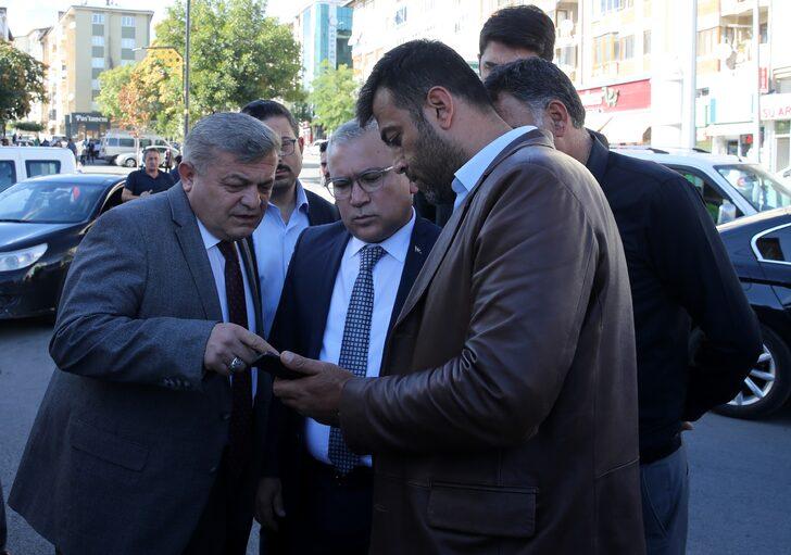 Sivas'ta halk otobüsünün park halindeki araçlara çarptığı kazada 7 kişi yaralandı G4