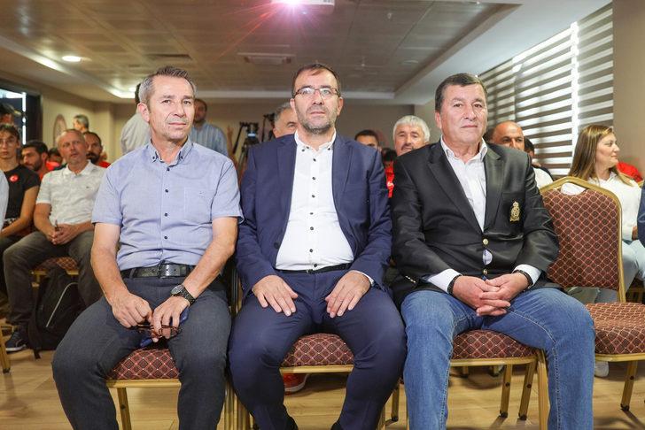 Atletizm Federasyonu Başkanı Çintimar, İzmir'de olimpik sporcularla buluştu G1