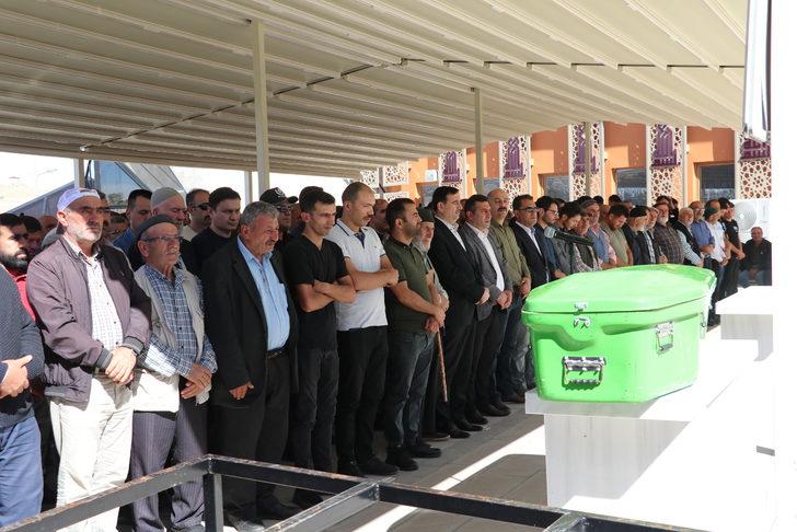 Sivas'ta trafik kazasında ölen üniversite öğrencisinin cenazesi toprağa verildi G2