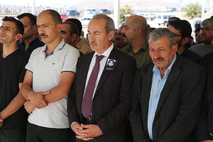 Sivas'ta trafik kazasında ölen üniversite öğrencisinin cenazesi toprağa verildi G3