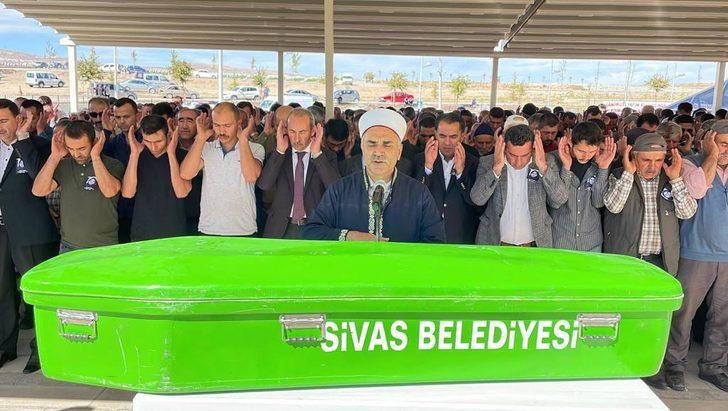 Sivas'ta trafik kazasında ölen üniversite öğrencisinin cenazesi toprağa verildi G5