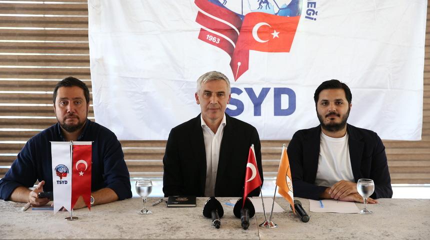 Adanaspor, teknik direktör Önder Karaveli ile sözleşme imzaladı