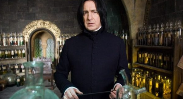 Kanser tedavisi görürken bile setteydi! Alan Rickman, Harry Potter serisine olan bağlılığını günlüklerinde anlatmış  G1