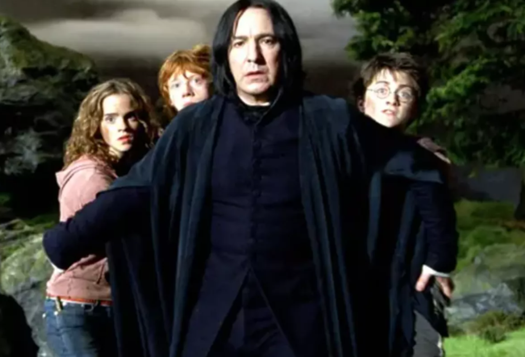 Kanser tedavisi g&ouml;r&uuml;rken bile setteydi! Alan Rickman, Harry Potter serisine olan bağlılığını g&uuml;nl&uuml;klerinde anlatmış 