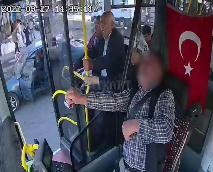 İşte kazaya sebep olan o anlar... Ortalık savaş alanına döndü! Halk otobüsü park halindeki araçlara çarptı: 7 yaralı G5