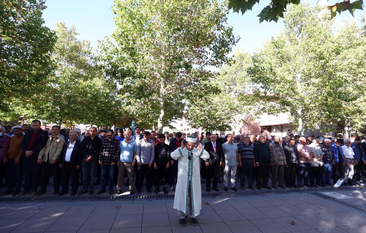 Eski D&uuml;nya M&uuml;sl&uuml;man Alimler Birliği Başkanı Yusuf el-Karadavi i&ccedil;in gıyabi cenaze namazı kılındı