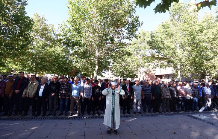 Eski Dünya Müslüman Alimler Birliği Başkanı Yusuf el-Karadavi için gıyabi cenaze namazı kılındı G1