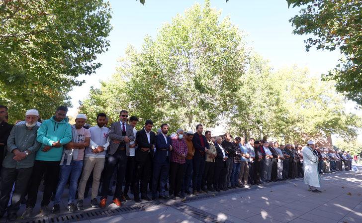 Eski Dünya Müslüman Alimler Birliği Başkanı Yusuf el-Karadavi için gıyabi cenaze namazı kılındı G3