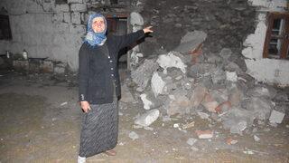 GÜNCELLEME - Ardahan'daki depremde taş yapılı bazı evlerin duvarları yıkıldı, 1 kişi yaralandı